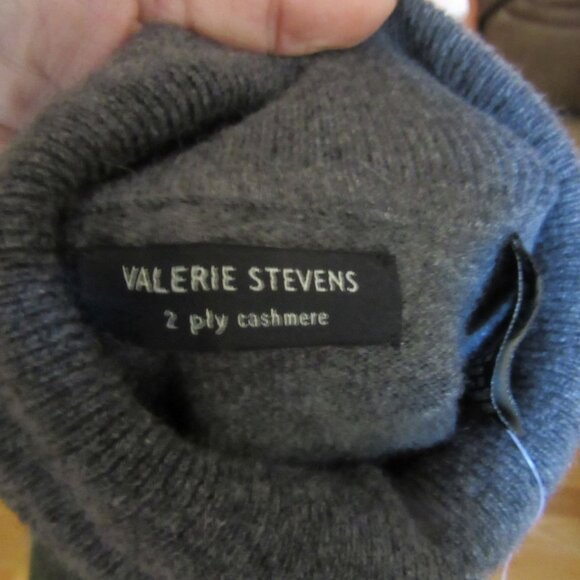 NWT, Valerie Stevens 2 ply Cashmere Turtleneck Sweater, Gray/Green in SZ Medium - Picture 5 of 5
